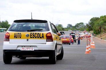 Governo quer acabar com a obrigatoriedade de aulas em autoescolas para tirar a CNH