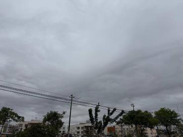 Cuiabá segue com alerta de chuva forte e  risco de granizo
