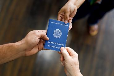 Sine abre a semana com 967 vagas de emprego em Cuiabá