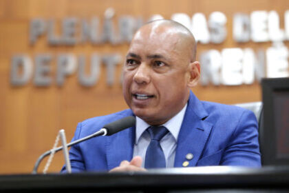 THAIS FAVARO JACOBINA