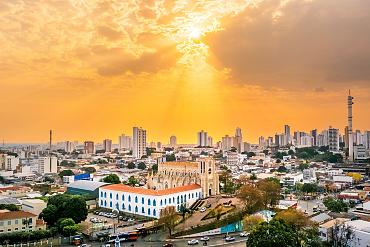 Abilio anuncia projeto para isentar IPTU de imóveis em ruas sem asfalto em Cuiabá