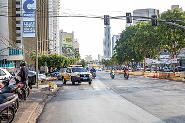 Avenida do CPA recebe dois novos semáforos para melhorar fluidez e segurança no trânsito